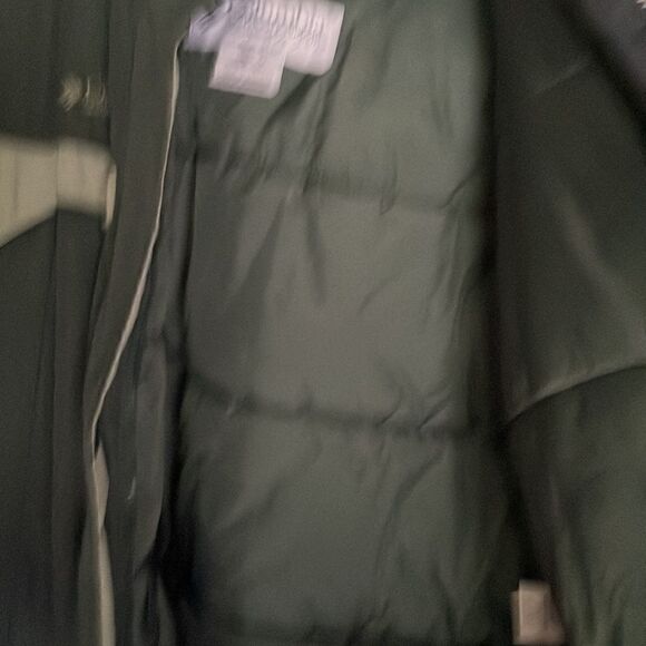 Columbia Water resistant puffer size M: /Excellent - Picture 3 of 6